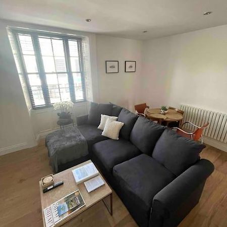 Abergavenny Center 2-Bed Flat Apartment Luaran gambar