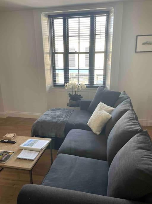 Abergavenny Center 2-Bed Flat Apartment Luaran gambar