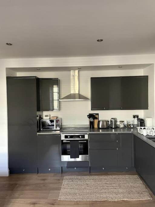 Abergavenny Center 2-Bed Flat Apartment Luaran gambar