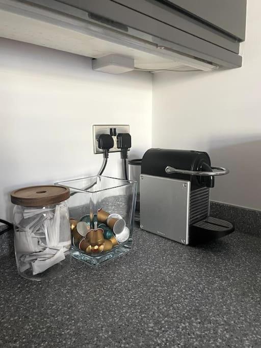 Abergavenny Center 2-Bed Flat Apartment Luaran gambar
